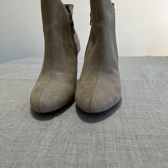 Express High heal booties - Picture 6 of 9